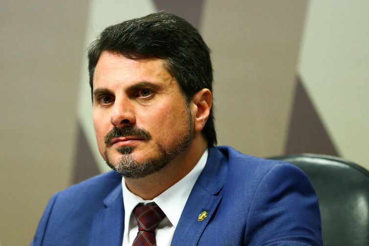 Moraes suspende uso de tornozeleira pelo senador Marcos do Val 